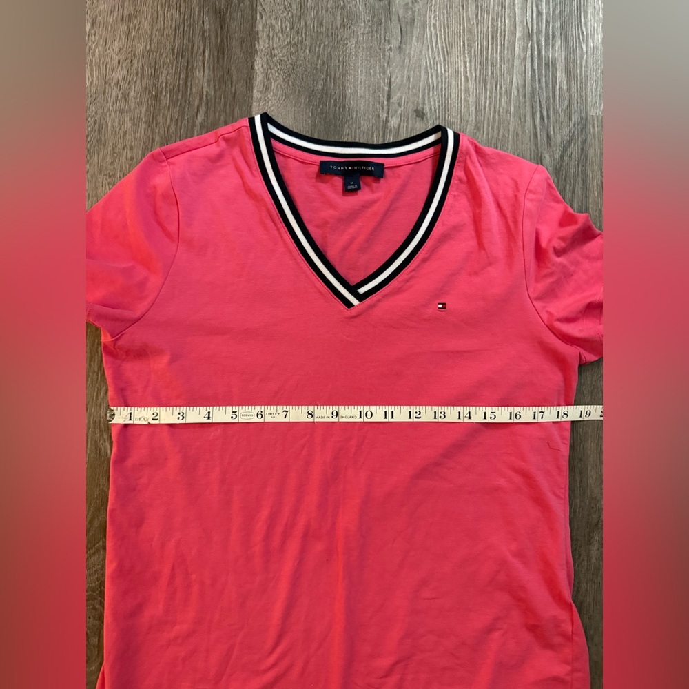 NWOT Tommy Hilfiger SZ M Women's Pink V-Neck Top. slim fit. Never worn - Picture 6 of 8